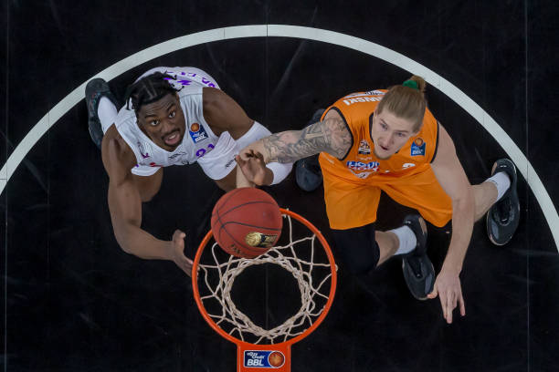 薛飞展现出 薛飞展现出